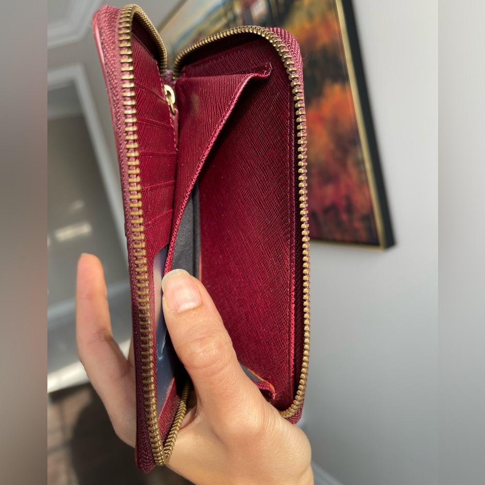 Vintage Roots Valencia wristlet wallet in red/burgundy saffiano-style leather - Picture 10 of 16